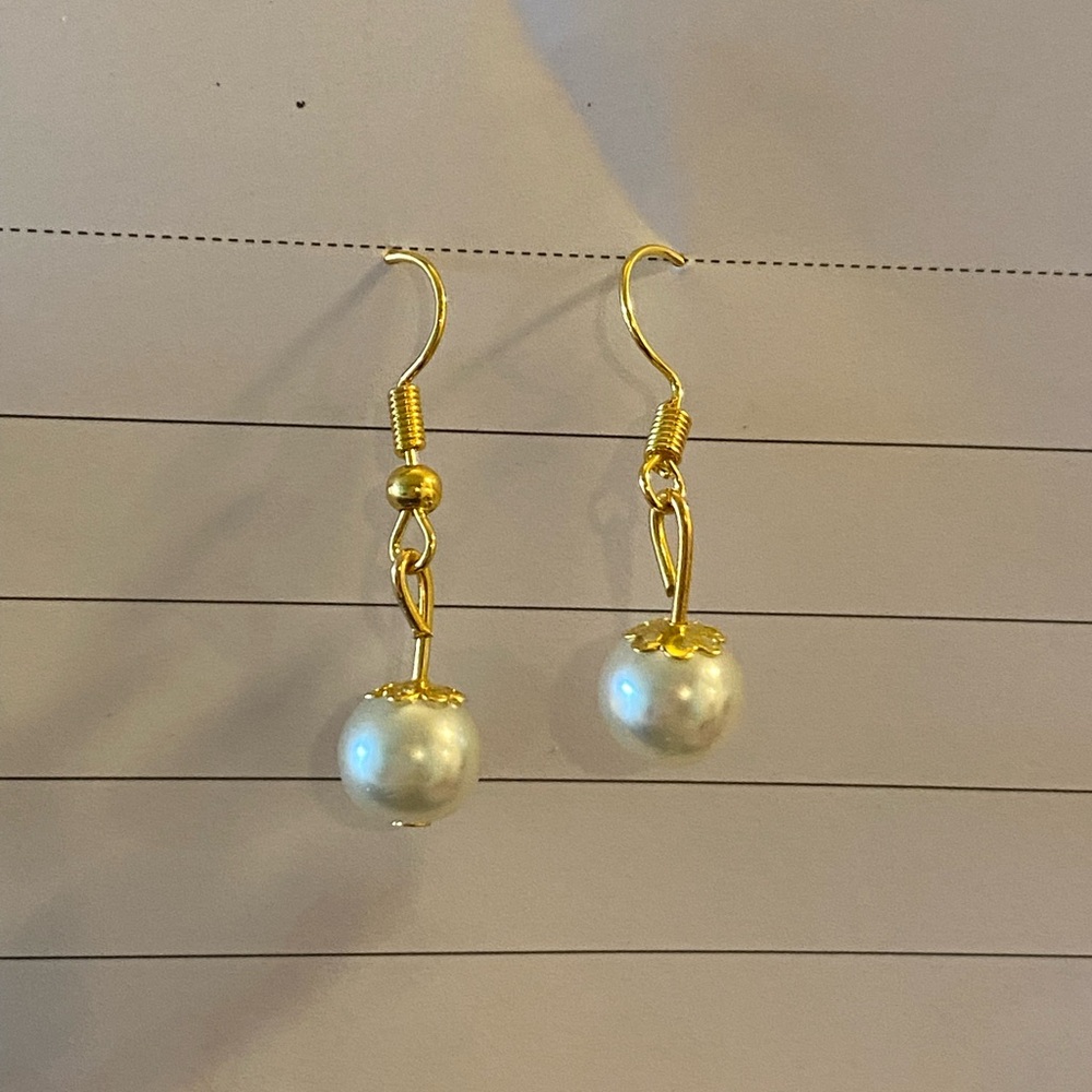 Elegant Gold and Pearl Drop Earrings